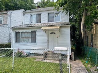 Foreclosed Home - 2 WALNUT PL, 11021