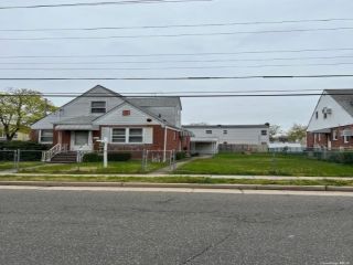 Foreclosed Home - 301 LOWELL AVE, 11040