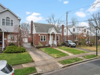 Foreclosed Home - 507 BEECH ST, 11040