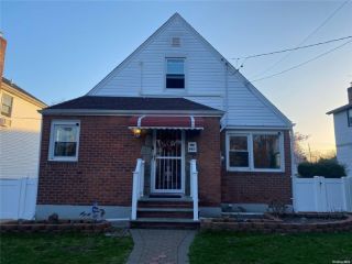 Foreclosed Home - 967 N 4TH ST, 11040