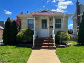 Foreclosed Home - 710 WHITE AVE, 11040