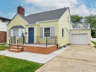 Foreclosed Home - 84 LAWRENCE ST, 11040