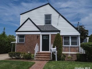 Foreclosed Home - 1533 FALMOUTH AVE, 11040