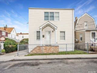 Foreclosed Home - 60 MADISON AVE, 11096