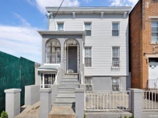 Foreclosed Home - 345 SHEPHERD AVE, 11208