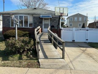 Foreclosed Home - 15623 88TH ST, 11414