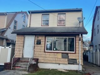Foreclosed Home - 10439 210TH ST, 11429
