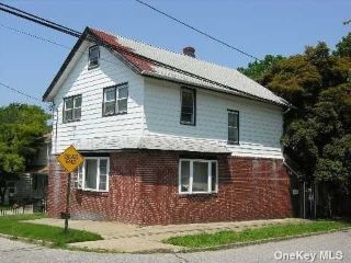 Foreclosed Home - 70 CHAFFEE AVE, 11507