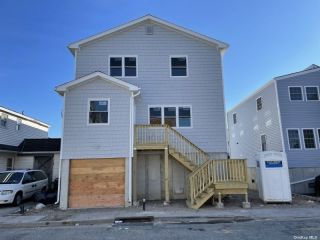 Foreclosed Home - 656 ARTHUR ST, 11510