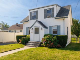 Foreclosed Home - 15 DART ST, 11518