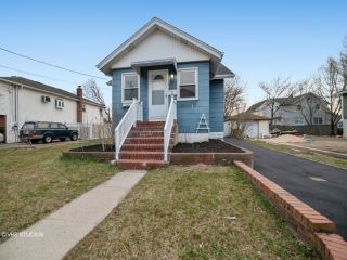 Foreclosed Home - 65 Gordon Pl, 11520