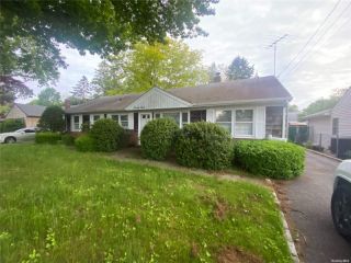 Foreclosed Home - 28 MCGRADY ST, 11542