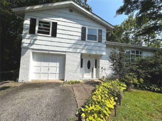 Foreclosed Home - 38 RED SPRING LN, 11542
