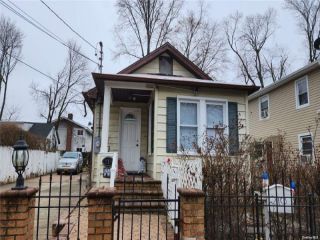 Foreclosed Home - 210 DARTMOUTH ST, 11550