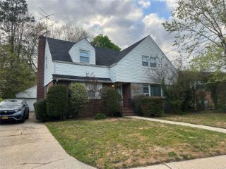 Foreclosed Home - 617 HEMPSTEAD AVE, 11552