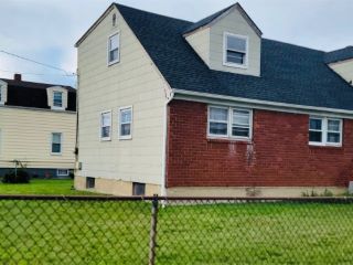 Foreclosed Home - 664 BECK ST, 11553