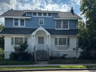 Foreclosed Home - 2 OAKLAND AVE, 11563