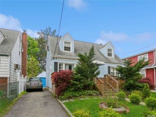 Foreclosed Home - 7 CROYDEN ST, 11565