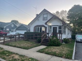 Foreclosed Home - 224 ROLLING ST, 11565