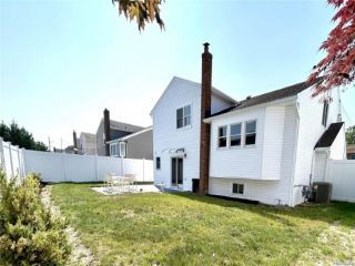 Foreclosed Home - 3177 WYNSUM AVE, 11566