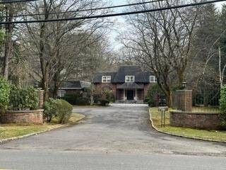Foreclosed Home - 127 WHEATLEY RD, 11568