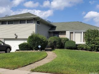 Foreclosed Home - 28 WILBUR LN, 11575