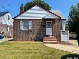 Foreclosed Home - 11 FIR ST, 11580