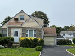 Foreclosed Home - 50 GREENLAWN BLVD, 11580