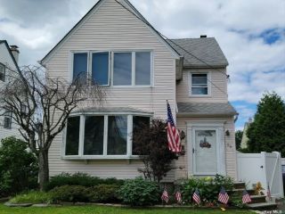 Foreclosed Home - 53 LIGGETT RD, 11581