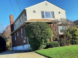 Foreclosed Home - 11 BERKLEY ST, 11581