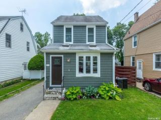Foreclosed Home - 108 SYRACUSE ST, 11596