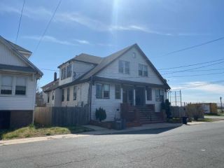 Foreclosed Home - 2 BEACH 32ND ST, 11691