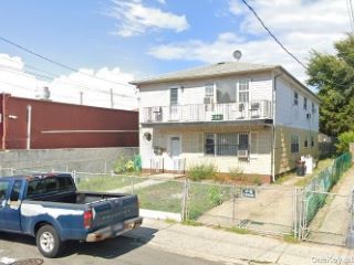 Foreclosed Home - 534 BEACH 25TH ST, 11691
