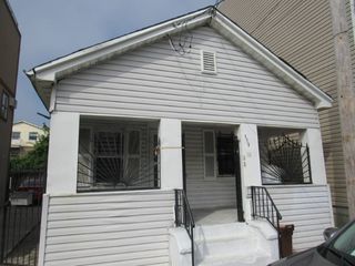 Foreclosed Home - 179 BEACH 26TH ST, 11691