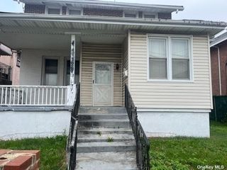 Foreclosed Home - 326A BEACH 27TH ST, 11691