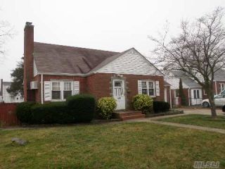 Foreclosed Home - 9 LOMBARDI PL, 11701