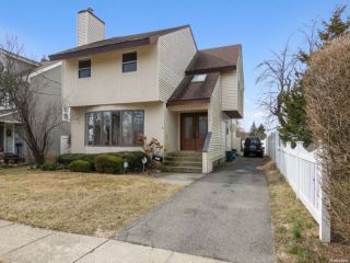 Foreclosed Home - 219 S BAYVIEW AVE, 11701