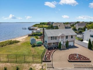 Foreclosed Home - 357 OCEAN AVE, 11701