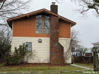 Foreclosed Home - 21 NORMAN AVE, 11701
