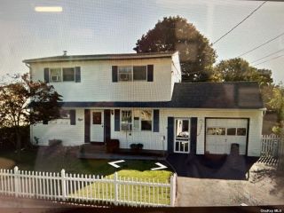 Foreclosed Home - 8 CENTRAL AVE, 11703
