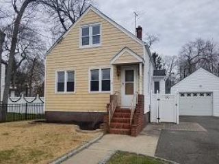 Foreclosed Home - 549 Mount Ave, 11704