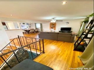 Foreclosed Home - 901 PECONIC AVE, 11704