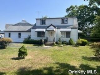 Foreclosed Home - 464 ARNOLD AVE, 11704