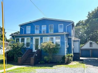 Foreclosed Home - 600 LITTLE EAST NECK RD, 11704