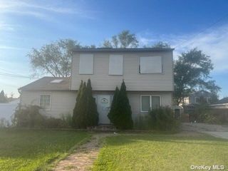 Foreclosed Home - 277 15TH ST, 11704