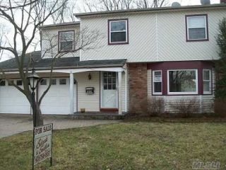 Foreclosed Home - 264 NEW HAMPSHIRE AVE, 11706