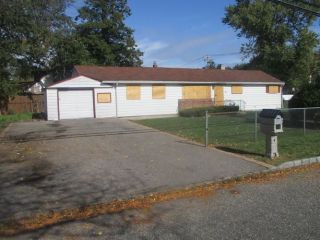 Foreclosed Home - 1652 N THOMPSON DR, 11706