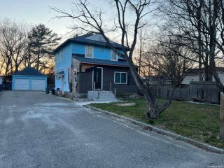 Foreclosed Home - 1392 E FORKS RD, 11706