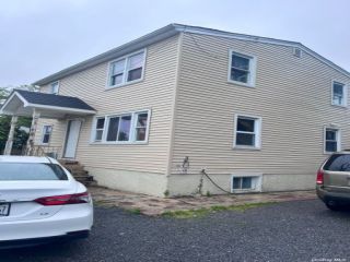 Foreclosed Home - 37 FAIRTOWN RD, 11706