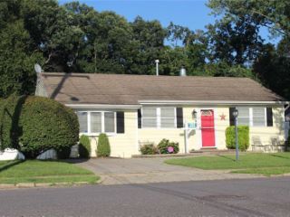 Foreclosed Home - 1423 LOMBARDY BLVD, 11706